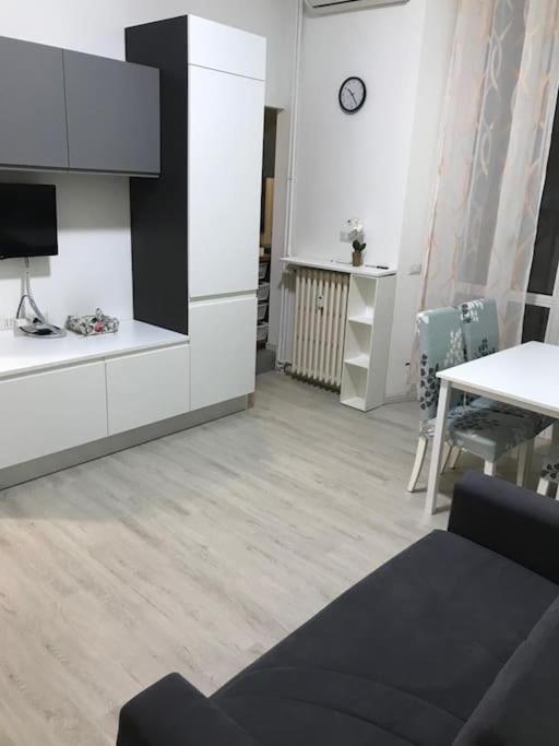 Appartamento In Zona Bocconi Milano Eksteriør bilde